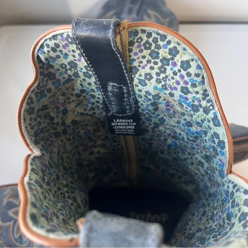 Laredo ladies Ella Blue Leather embroidered square Toe Boots 
▪️size 10 l - Picture 5 of 14
